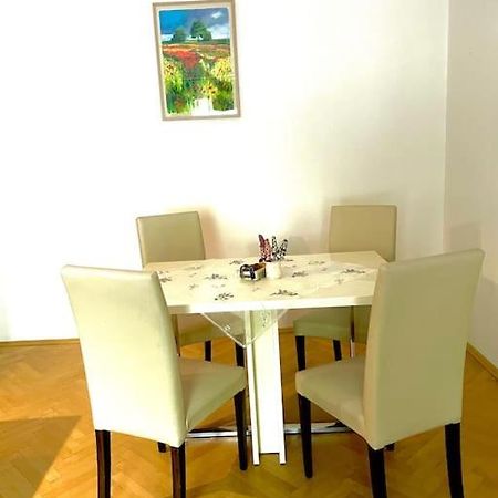 2,5 Izbovy Apartman V Ruzinove S Parkovanim Zdarma Bratislava Exterior foto