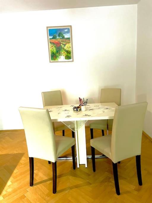 2,5 Izbovy Apartman V Ruzinove S Parkovanim Zdarma Bratislava Exterior foto